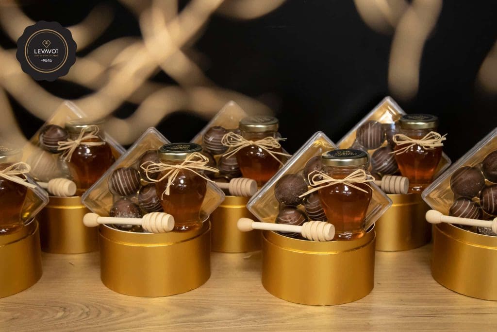 מוצרי דפוס ממותגים