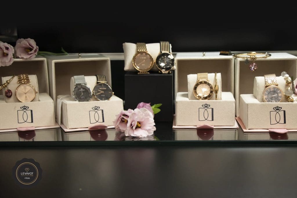 תכשיטים ושעונים